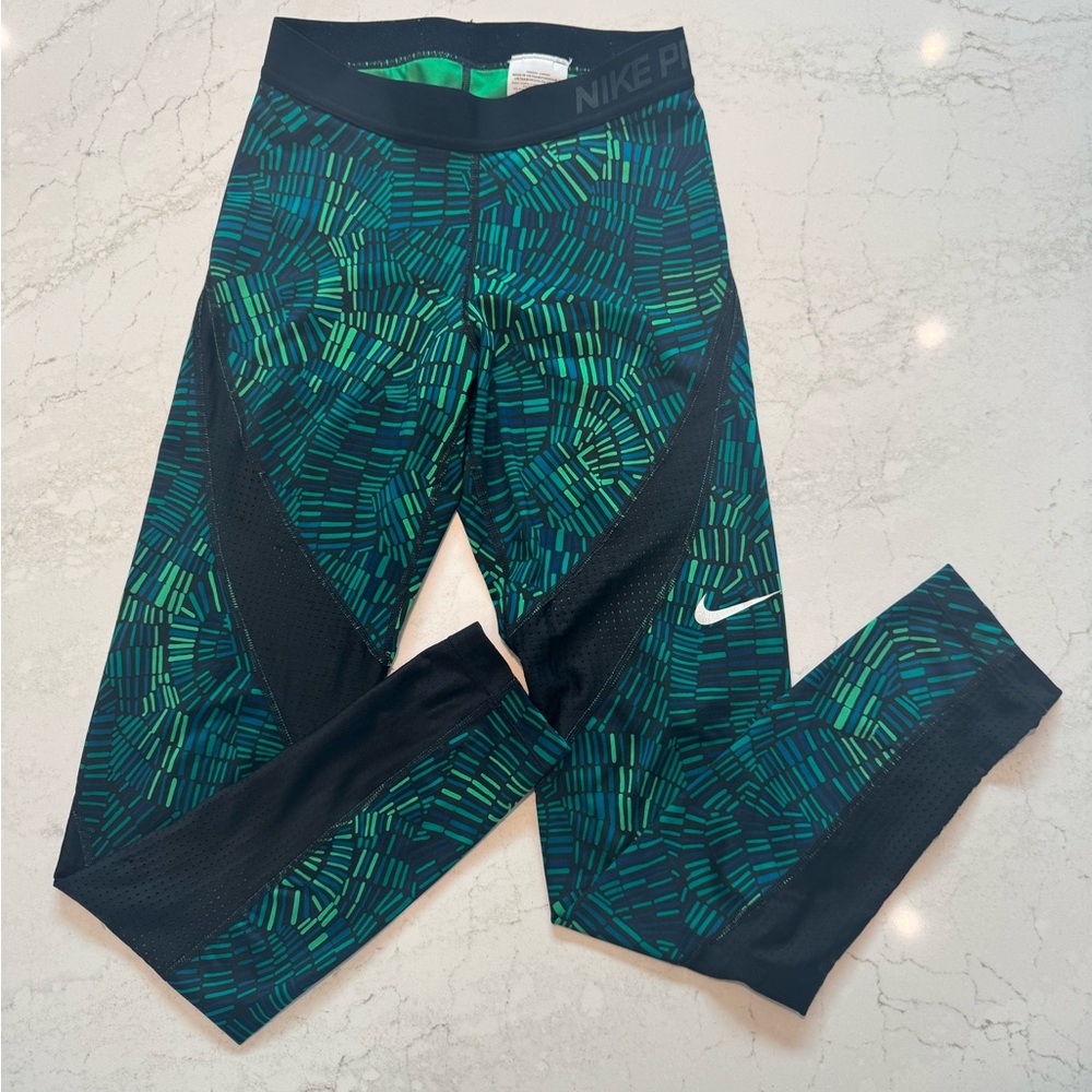 Nike Pro Women’s Patterned Green and Black Leggings